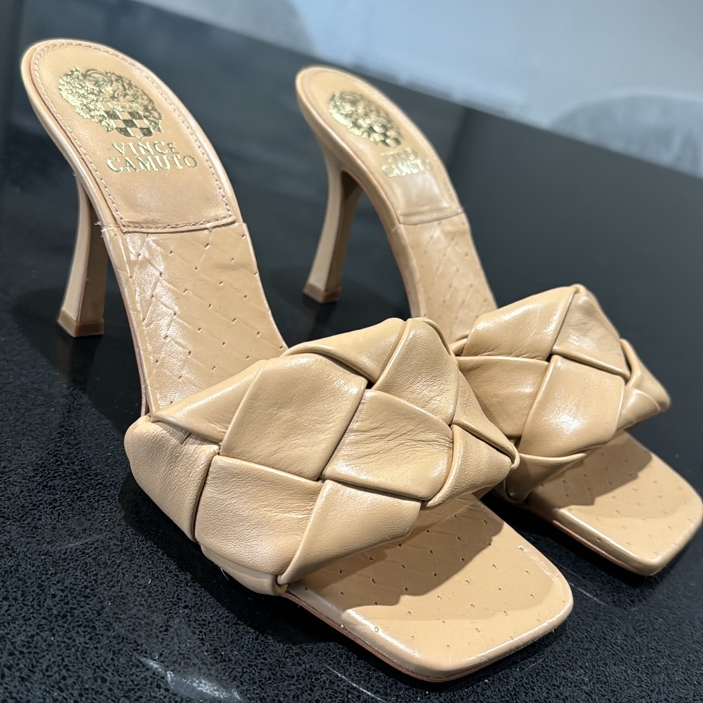 New Vince camuto beige sandals sz 38